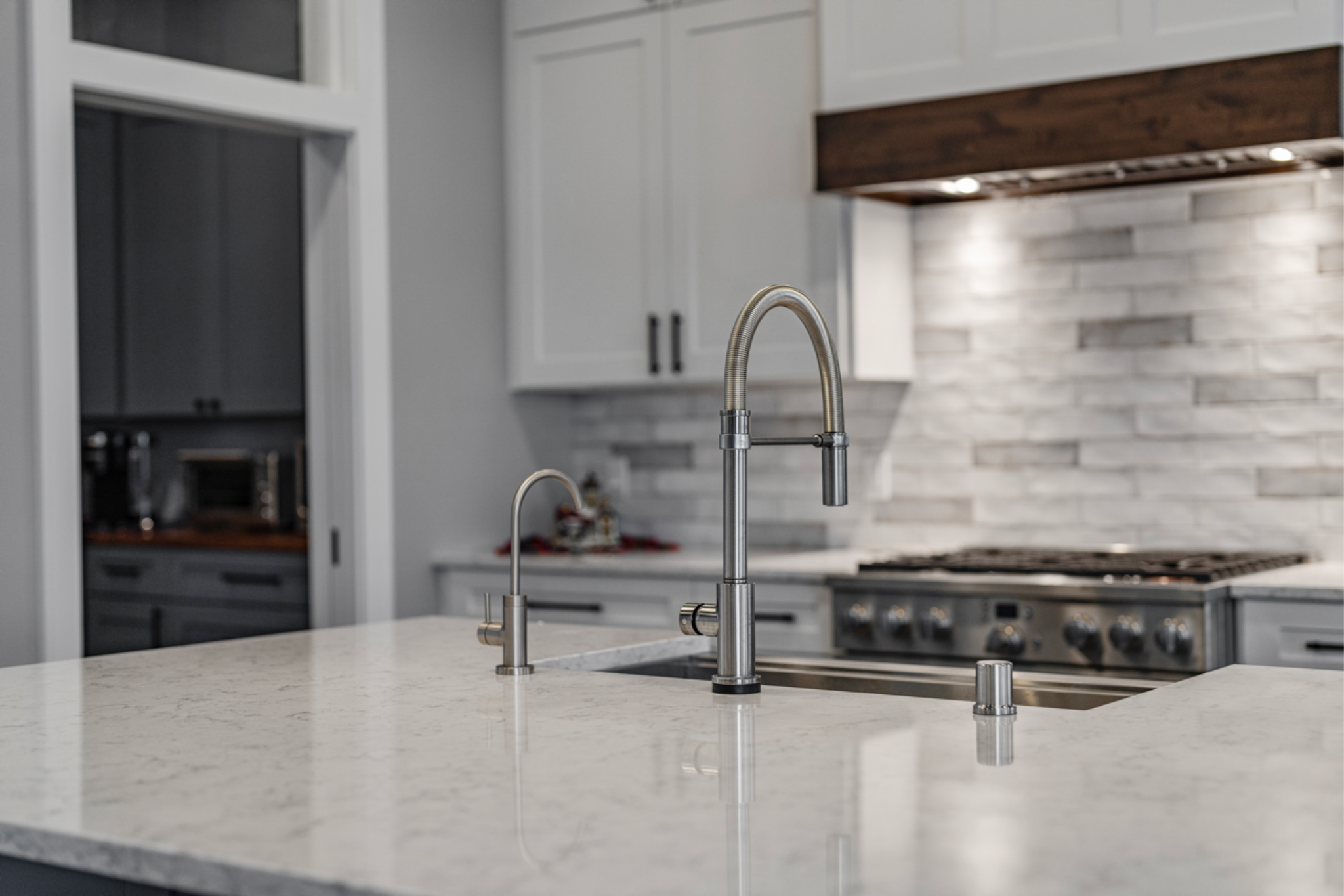 Modern kitchen with marble countertops, showcasing one of the best countertop materials for a luxurious look.