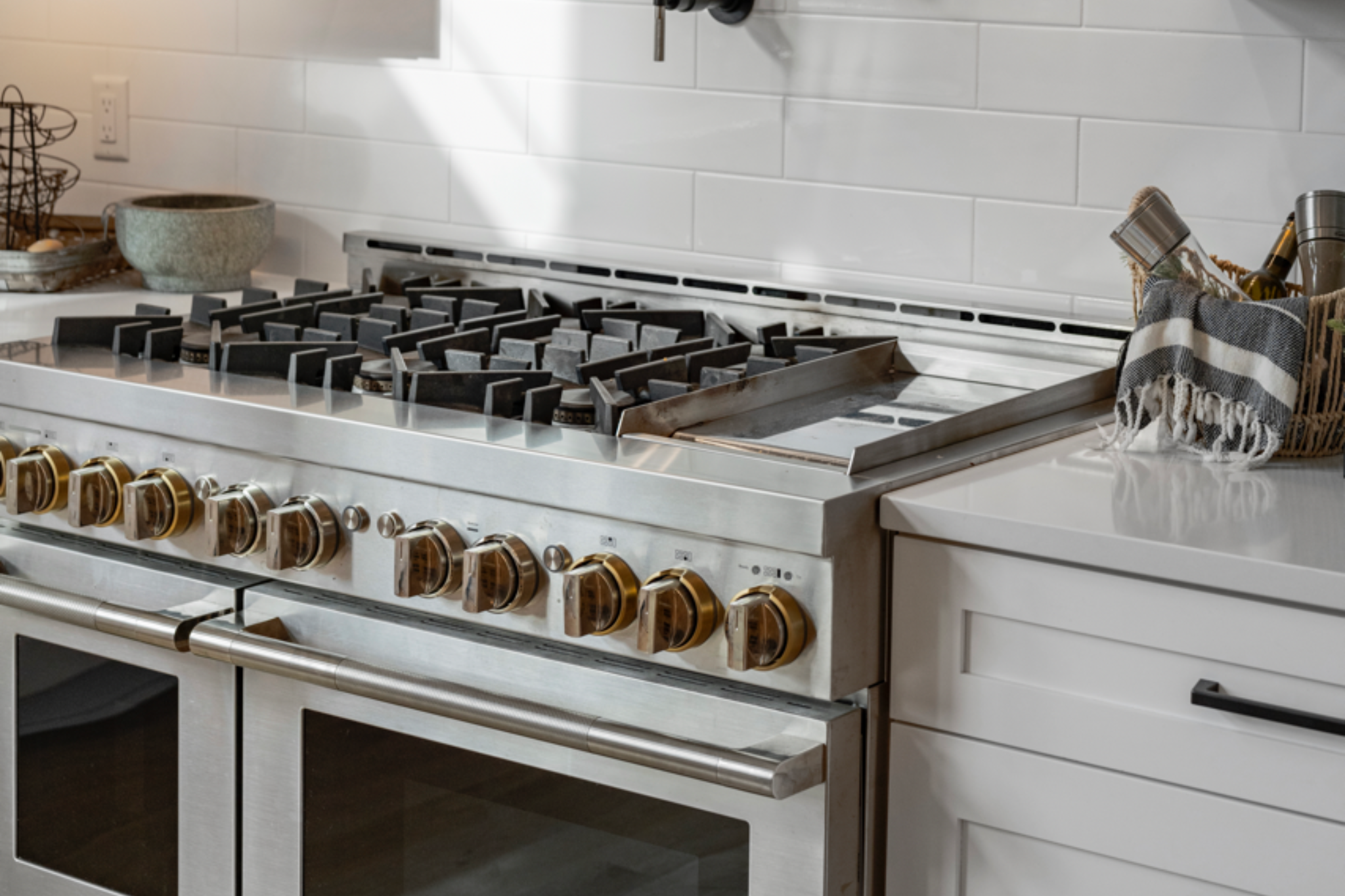 Stainless steel range with marble countertops, highlighting one of the best countertop materials for kitchens.